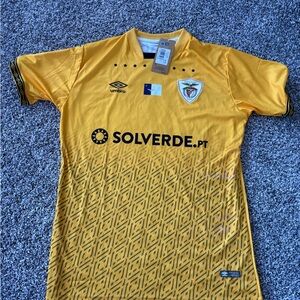 Santa Clara 2024 Yellow Portuguese Soccer Umbro Official Jersey Men’s Large